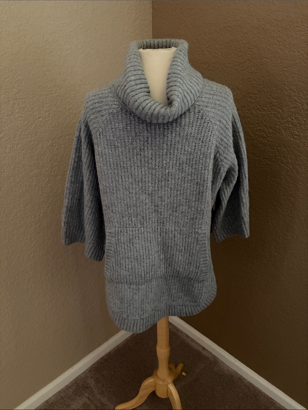 Ugg Oversized Grey Turtleneck Sweater size M great condition!